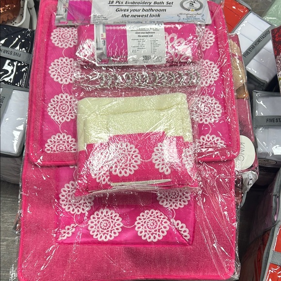 Five Star Pink and White Bath Set - Picture 2 of 2
